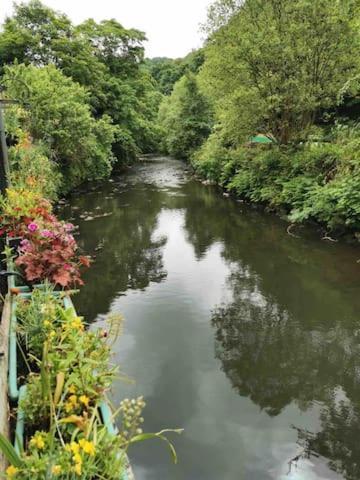 Beautiful Riverside Home, Hebden Bridge, Woodland Views, Sleeps 2 - 9 외부 사진