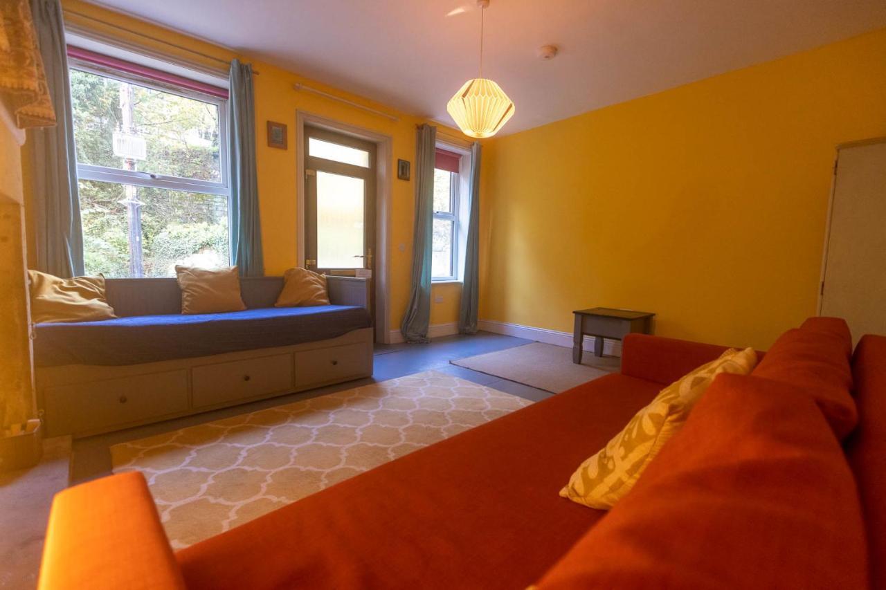 Beautiful Riverside Home, Hebden Bridge, Woodland Views, Sleeps 2 - 9 외부 사진