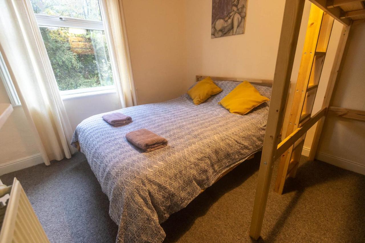 Beautiful Riverside Home, Hebden Bridge, Woodland Views, Sleeps 2 - 9 외부 사진