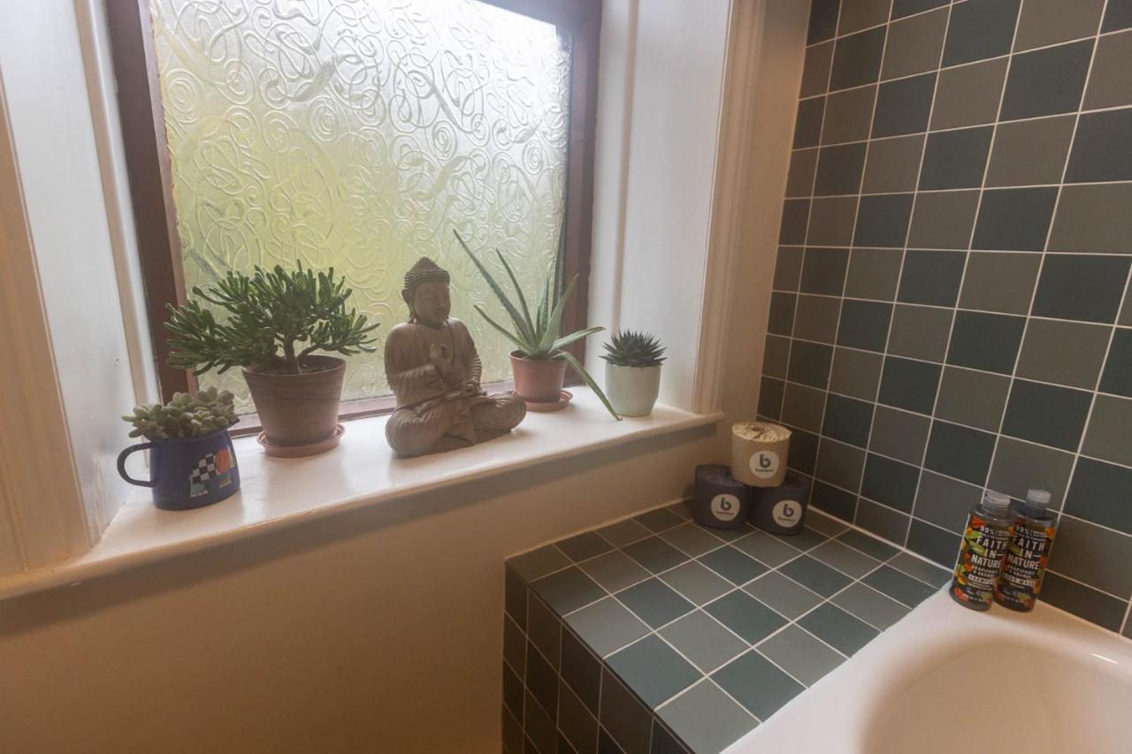 Beautiful Riverside Home, Hebden Bridge, Woodland Views, Sleeps 2 - 9 외부 사진