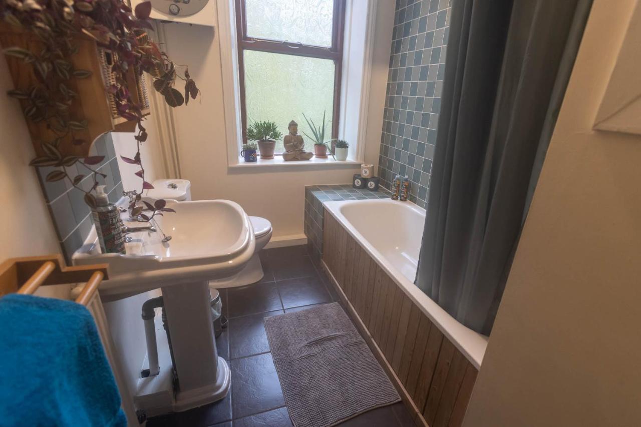 Beautiful Riverside Home, Hebden Bridge, Woodland Views, Sleeps 2 - 9 외부 사진