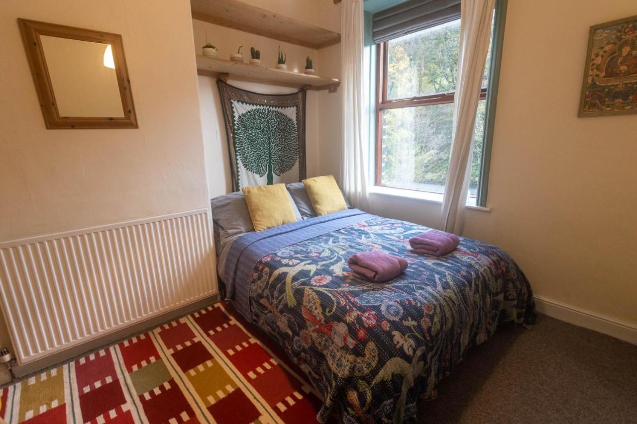Beautiful Riverside Home, Hebden Bridge, Woodland Views, Sleeps 2 - 9 외부 사진