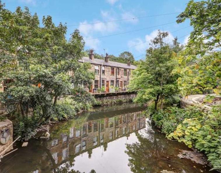 Beautiful Riverside Home, Hebden Bridge, Woodland Views, Sleeps 2 - 9 외부 사진